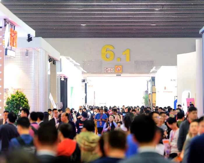 ¿Cuáles son los precios de las entradas para la Feria del Mueble de Guangzhou (CIFF) de 2026 y cómo puedo adquirirlas?