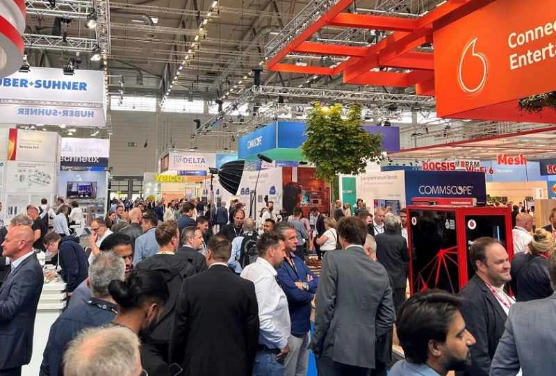 ¿Cuáles son los precios de las entradas y cómo puedo comprarlas para ANGA COM, la feria alemana de telecomunicaciones de 2026?